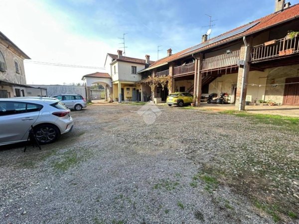 appartamento in vendita ad Usmate Velate in zona Mongorio