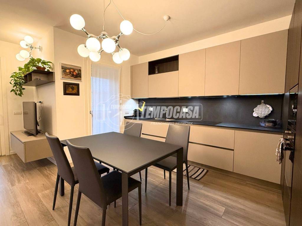 appartamento in vendita ad Usmate Velate