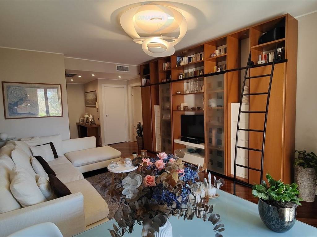 appartamento in vendita ad Usmate Velate