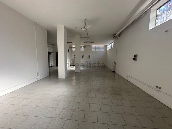 locale commerciale in vendita ad Usmate Velate