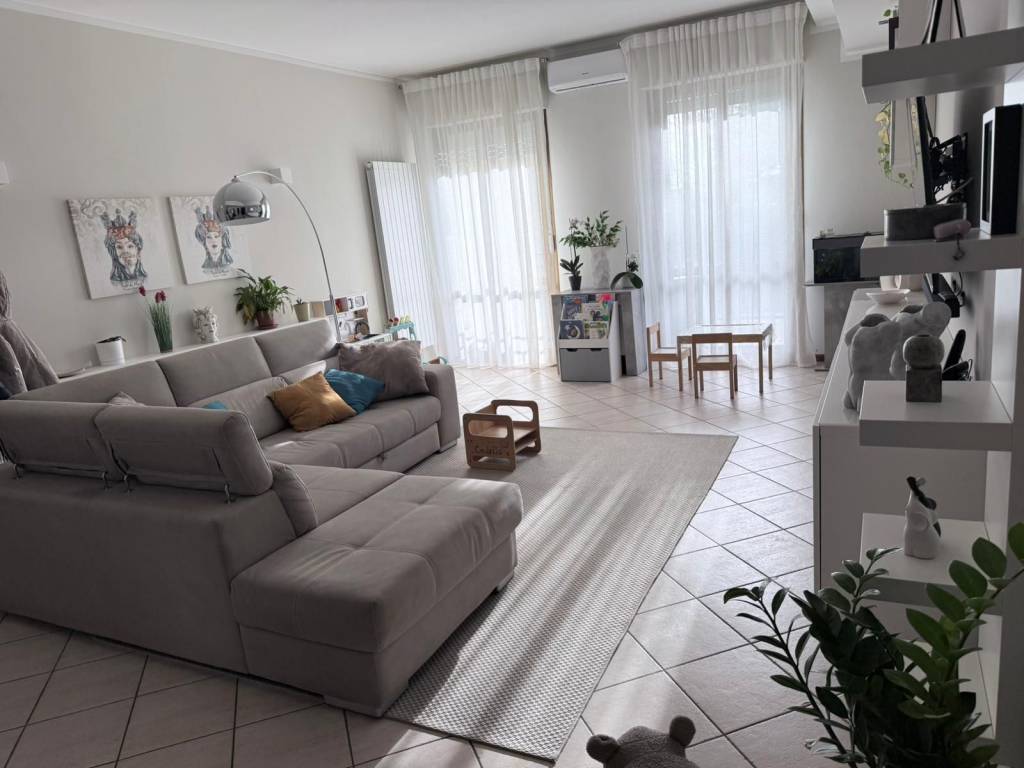 appartamento in vendita ad Usmate Velate