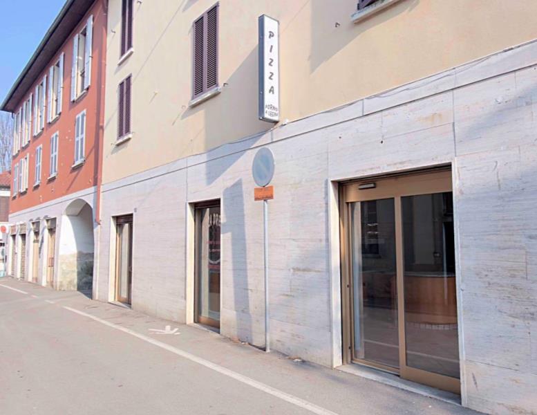 locale commerciale in vendita ad Usmate Velate