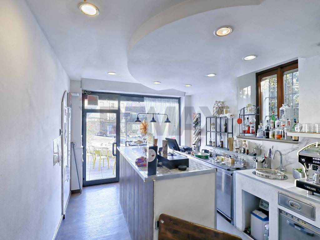 negozio in vendita ad Usmate Velate