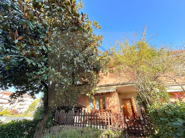 casa indipendente in vendita ad Usmate Velate