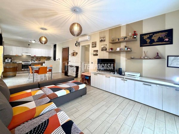 appartamento in vendita ad Usmate Velate