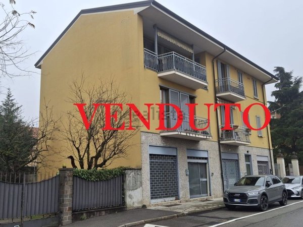 appartamento in vendita ad Usmate Velate