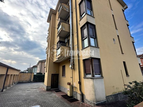 appartamento in vendita ad Usmate Velate