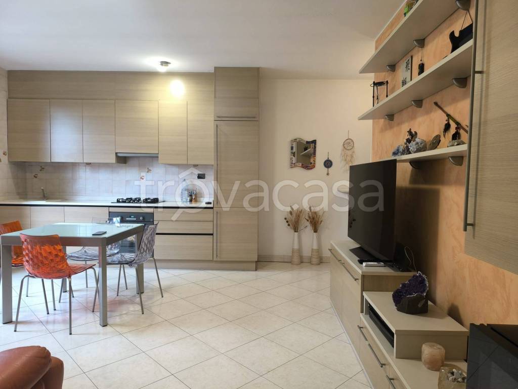 appartamento in vendita ad Usmate Velate