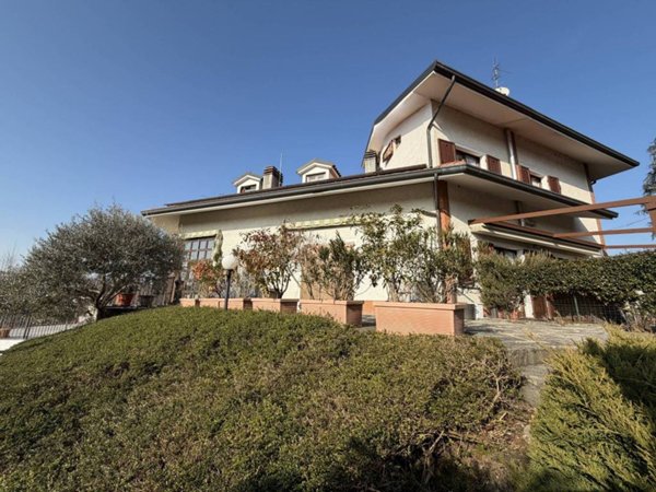 casa indipendente in vendita ad Usmate Velate