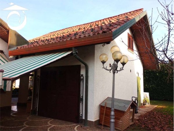 casa indipendente in vendita ad Usmate Velate