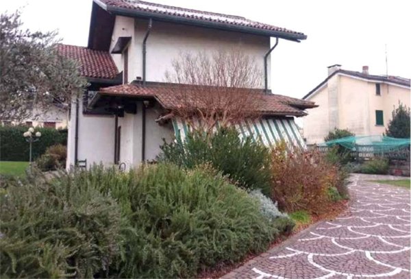 appartamento in vendita ad Usmate Velate