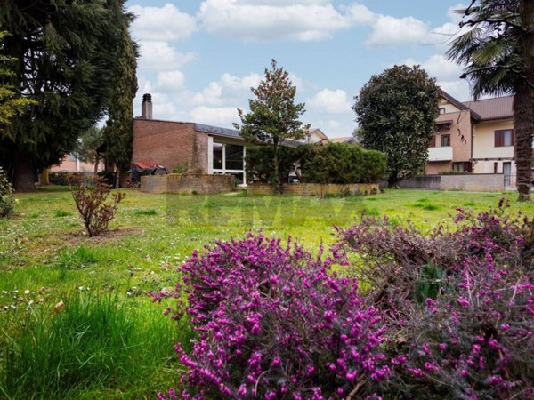 casa indipendente in vendita ad Usmate Velate