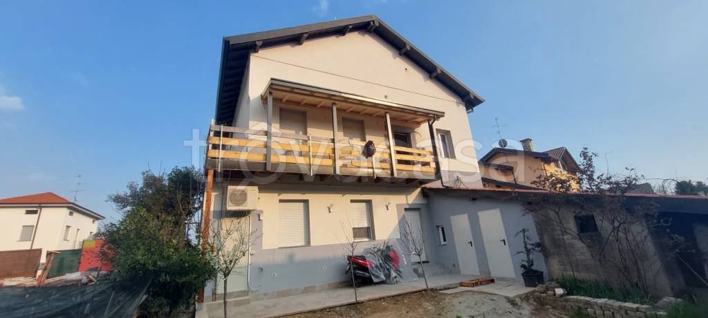 appartamento in vendita ad Usmate Velate