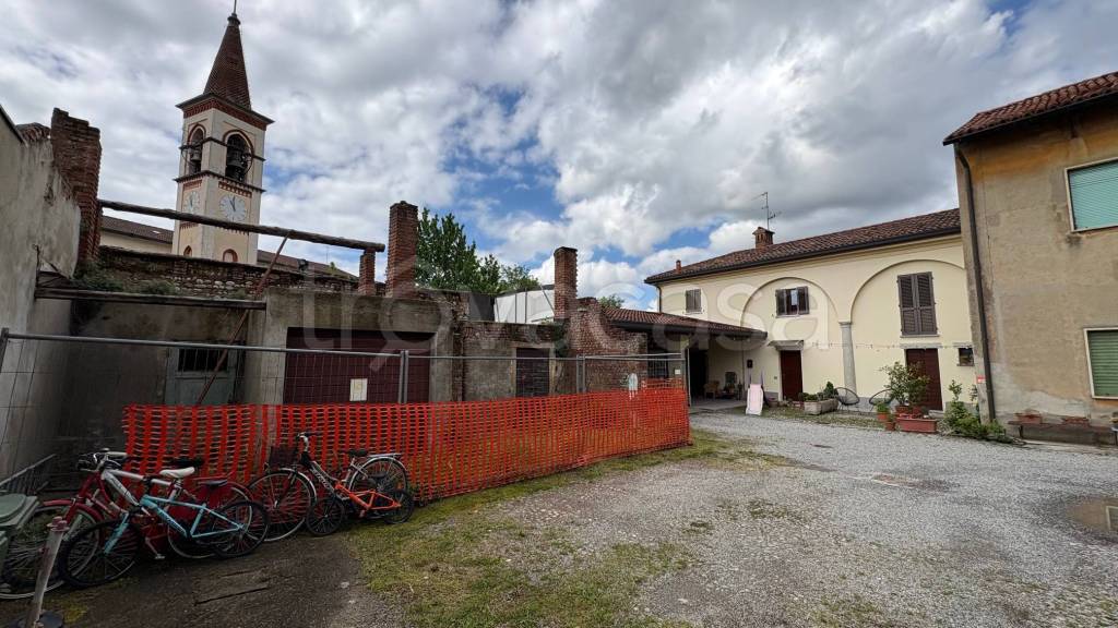 appartamento in vendita ad Usmate Velate