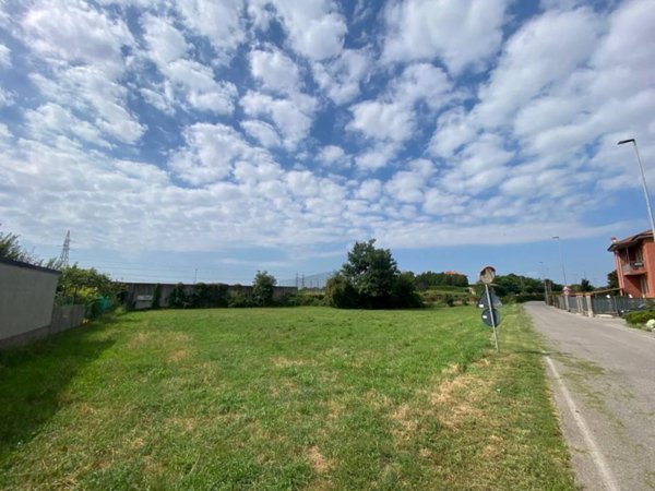 terreno edificabile in vendita ad Usmate Velate