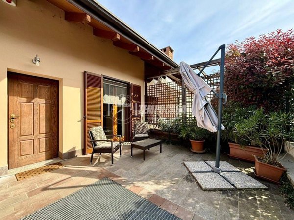 casa indipendente in vendita ad Usmate Velate