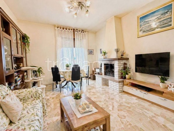 appartamento in vendita ad Usmate Velate