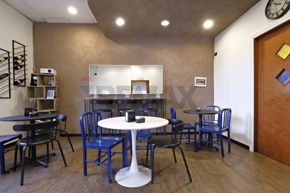 negozio in vendita ad Usmate Velate