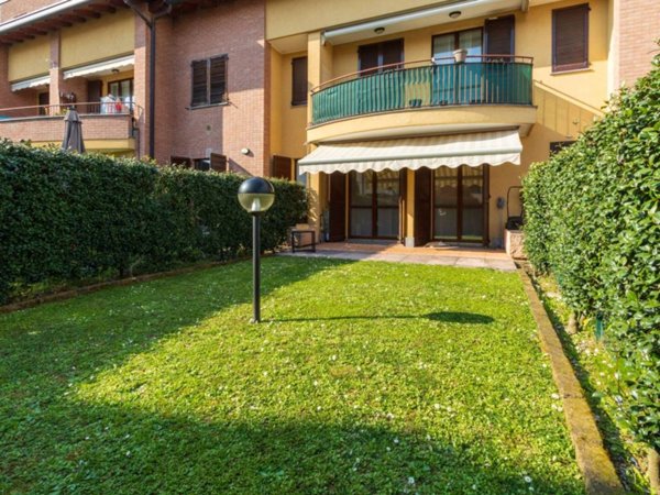 appartamento in vendita ad Usmate Velate