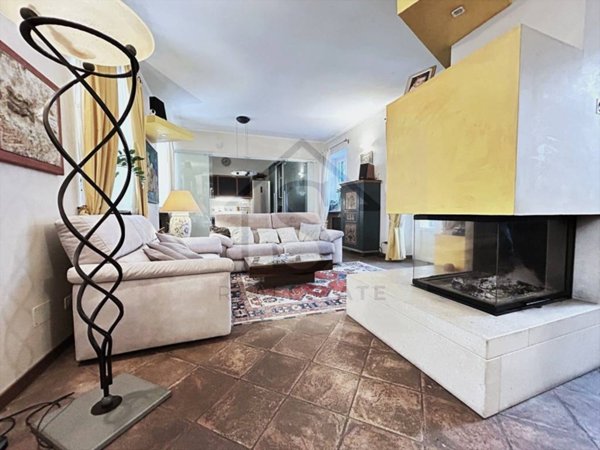 casa indipendente in vendita ad Usmate Velate