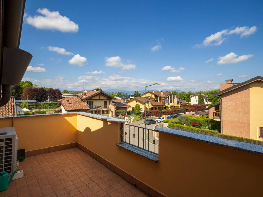 appartamento in vendita ad Usmate Velate