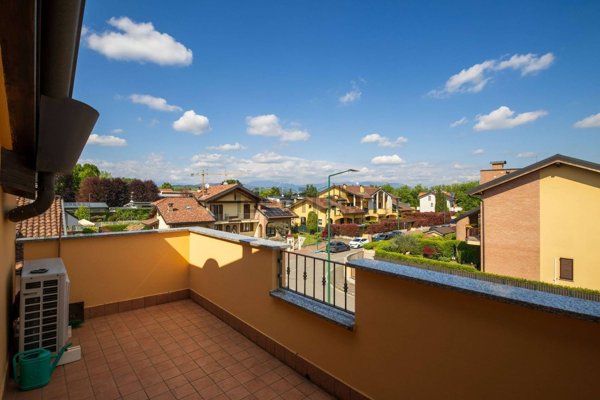 appartamento in vendita ad Usmate Velate