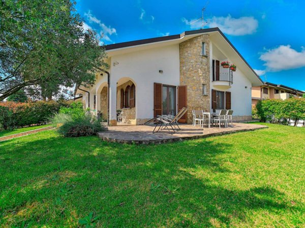 casa indipendente in vendita ad Usmate Velate