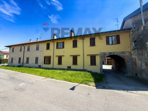 appartamento in vendita ad Usmate Velate in zona Bettolino