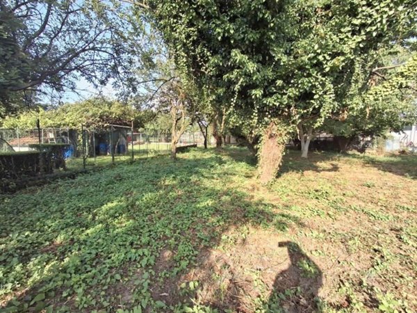 terreno edificabile in vendita ad Usmate Velate in zona Imparì