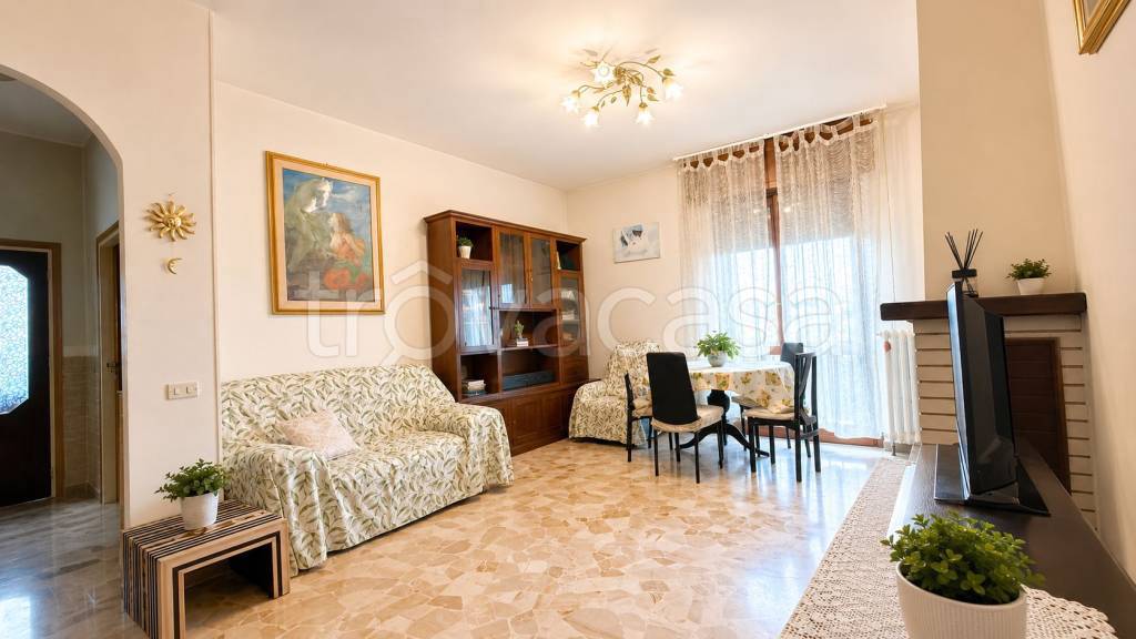 appartamento in vendita ad Usmate Velate in zona Imparì