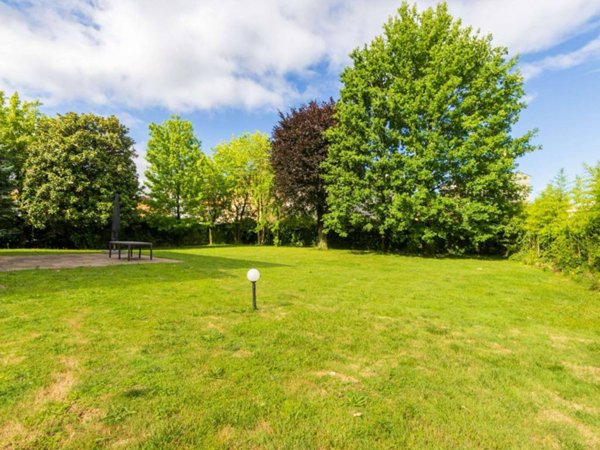 casa indipendente in vendita ad Usmate Velate in zona Imparì