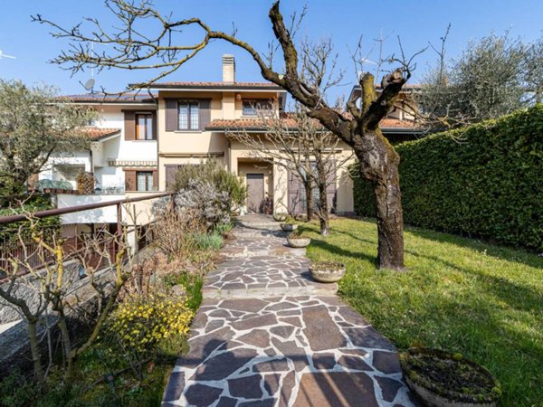 casa indipendente in vendita ad Usmate Velate
