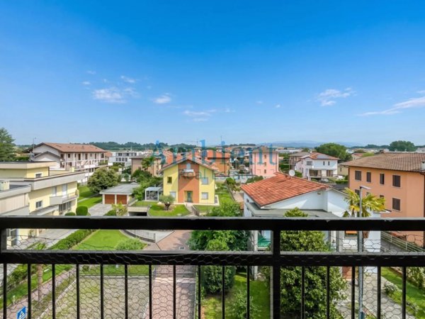 appartamento in vendita ad Usmate Velate in zona Bettolino
