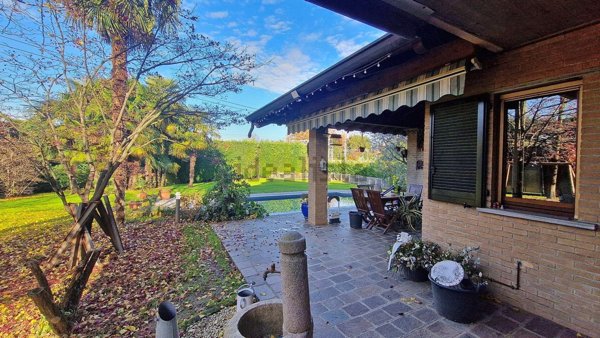casa indipendente in vendita ad Usmate Velate in zona San Luigi
