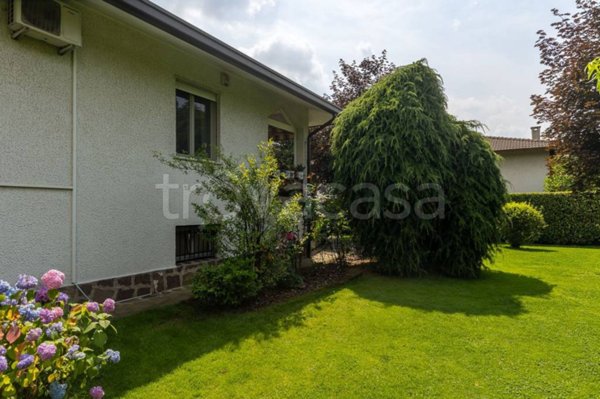 casa indipendente in vendita ad Usmate Velate in zona San Luigi