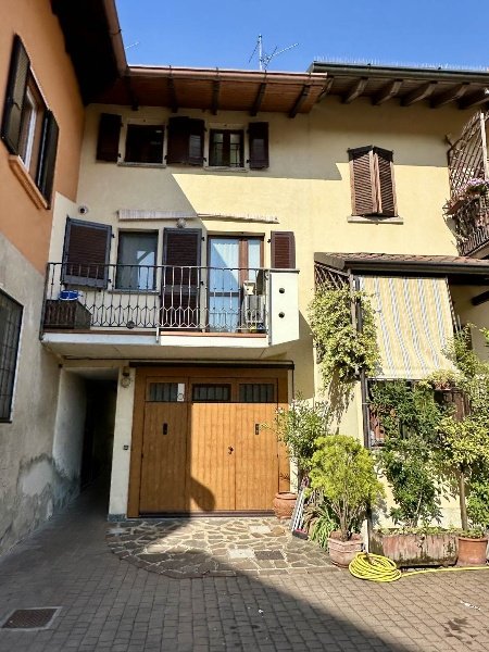appartamento in vendita ad Usmate Velate in zona San Luigi