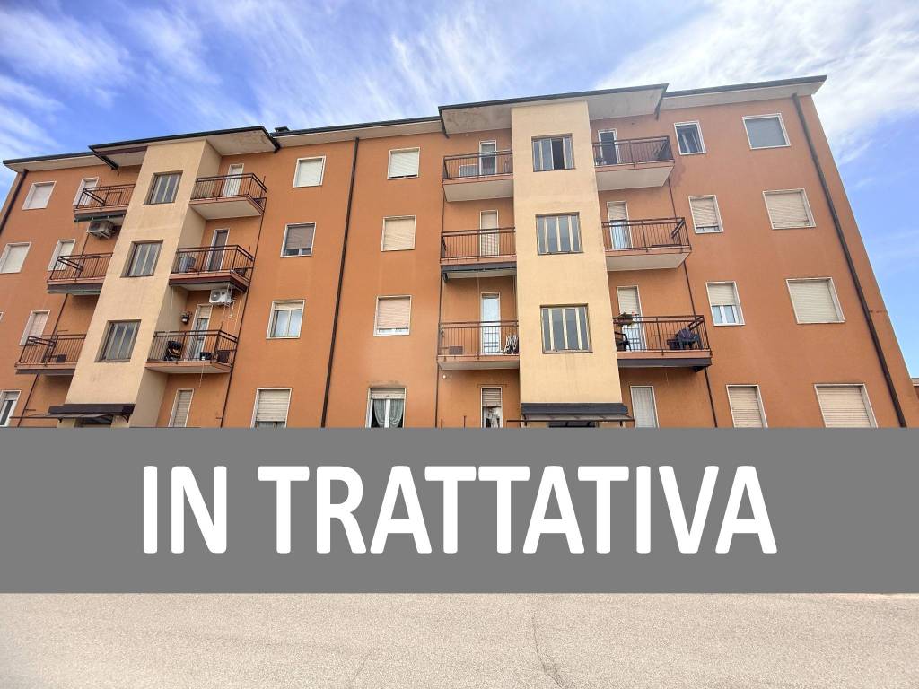 appartamento in vendita ad Usmate Velate