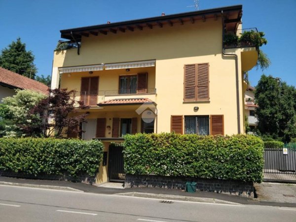 appartamento in vendita ad Usmate Velate in zona Imparì