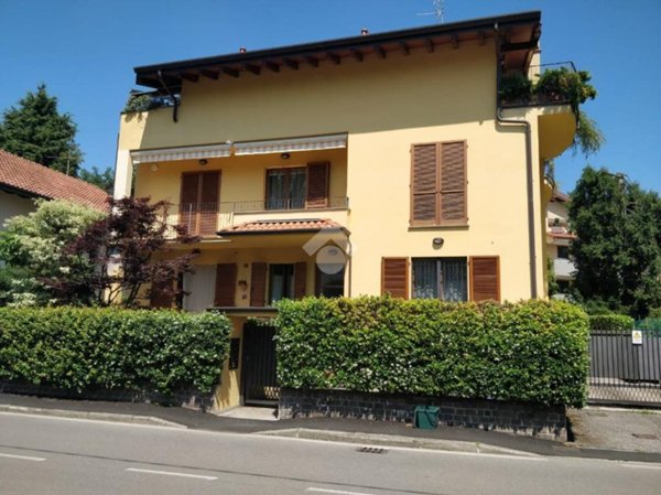 appartamento in vendita ad Usmate Velate