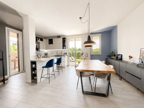 appartamento in vendita ad Usmate Velate in zona Bettolino