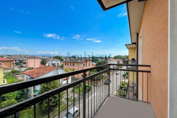 appartamento in vendita ad Usmate Velate in zona Bettolino