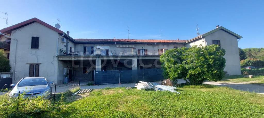 appartamento in vendita ad Usmate Velate in zona Corrada