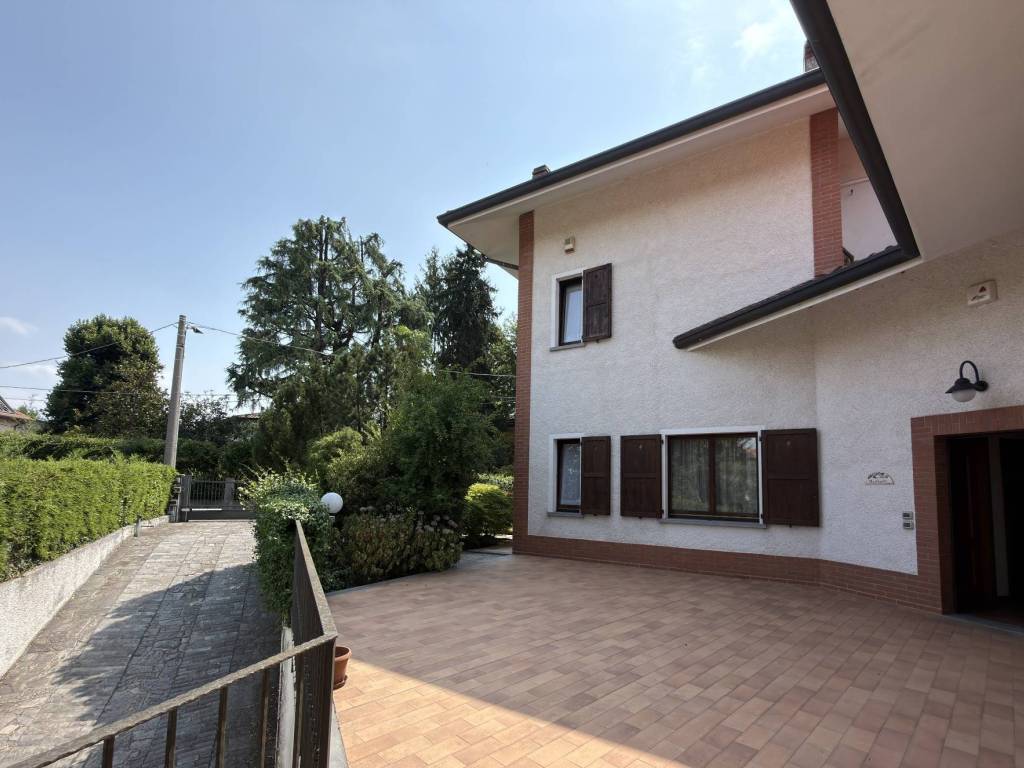 casa indipendente in vendita ad Usmate Velate