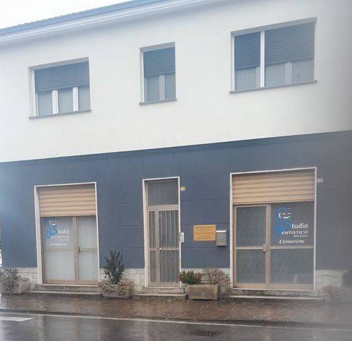 negozio in vendita ad Usmate Velate