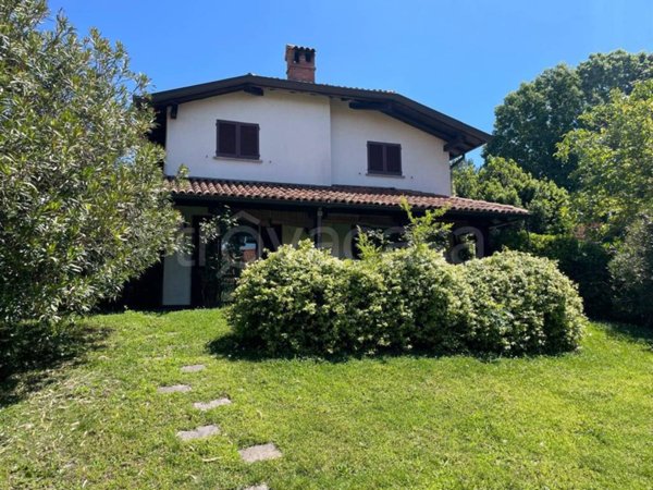 casa indipendente in vendita ad Usmate Velate in zona San Luigi