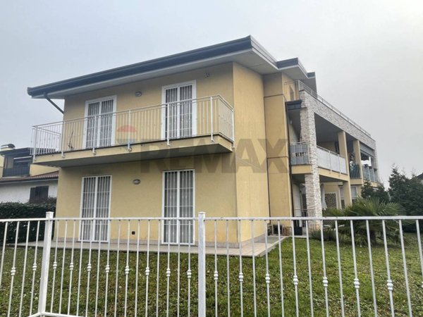 appartamento in vendita ad Usmate Velate in zona San Luigi