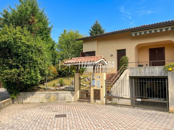 casa indipendente in vendita ad Usmate Velate in zona Bettolino