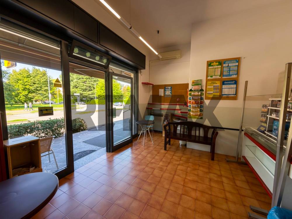 locale commerciale in vendita ad Usmate Velate in zona Bettolino