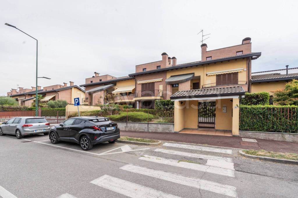 appartamento in vendita ad Usmate Velate