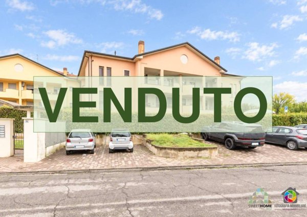appartamento in vendita ad Usmate Velate in zona Imparì